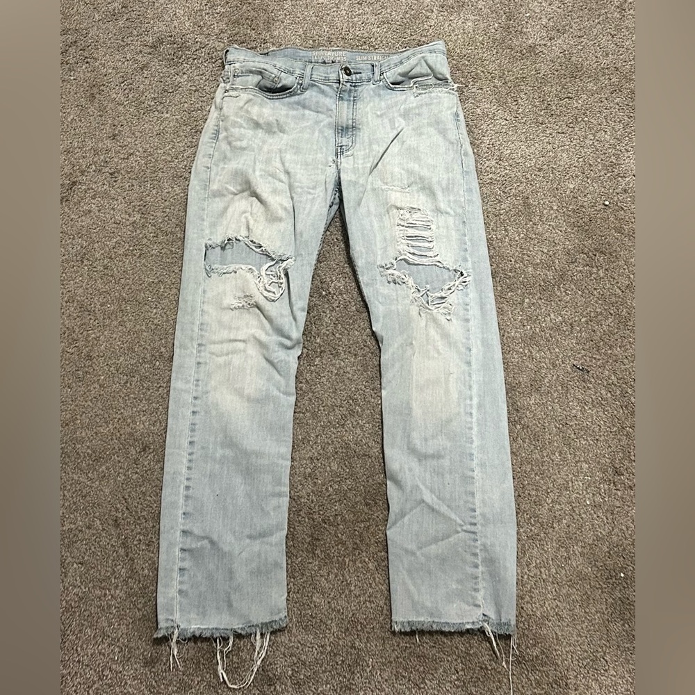 Y2K distressed ripped Levi jeans